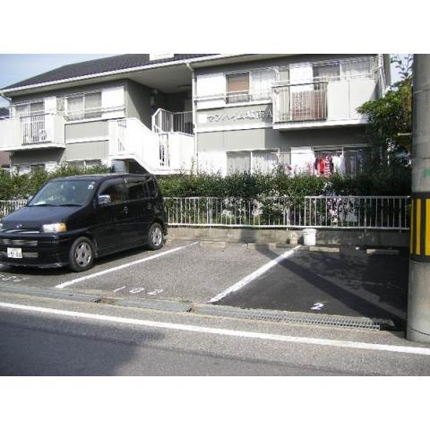 マンハイム城南Ａの駐車場