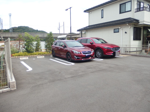 リジエール本宿の駐車場