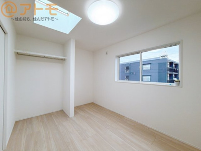 【子供部屋】 | 駿河区池田　戸建　全1棟 | 全室収納があるので、家族それぞれのお洋服や季節家電もしっかり収納できます♪