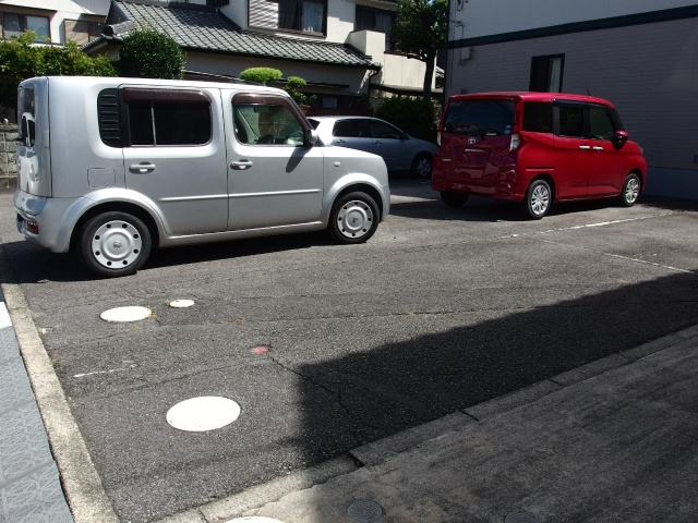 サンタプレイスⅡの駐車場