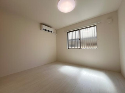 【内装】 | オレンジ | 洋室