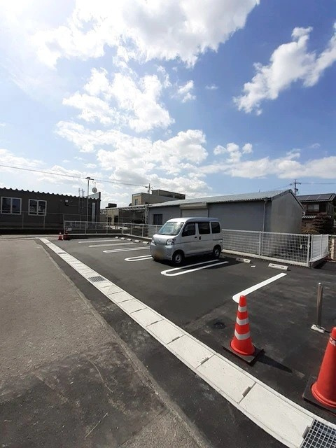 アルコ　イーリスの駐車場