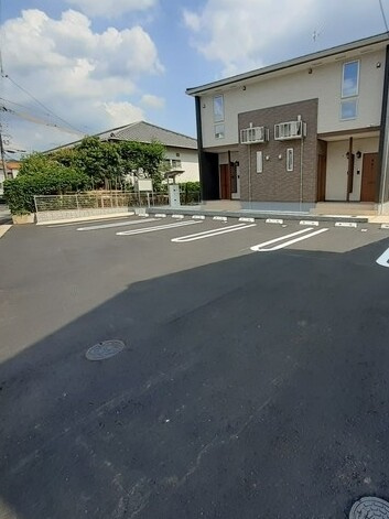 ヒルサイド細川の駐車場