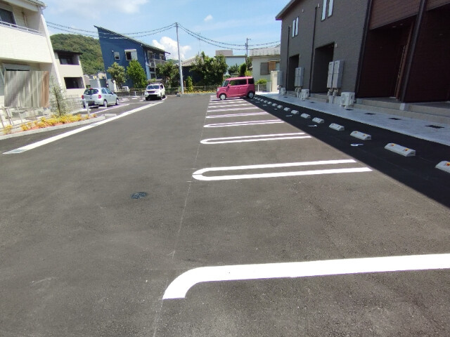 ウィステリア　アール．Ⅱの駐車場