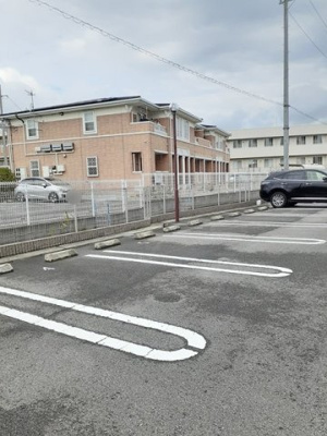 【駐車場】 | カーサ・アンビシオン | 駐車場があるので、車を買う予定の方も安心です