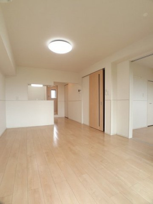 【居間・リビング】 | カーサ・アンビシオン | ゆったりとした居間です