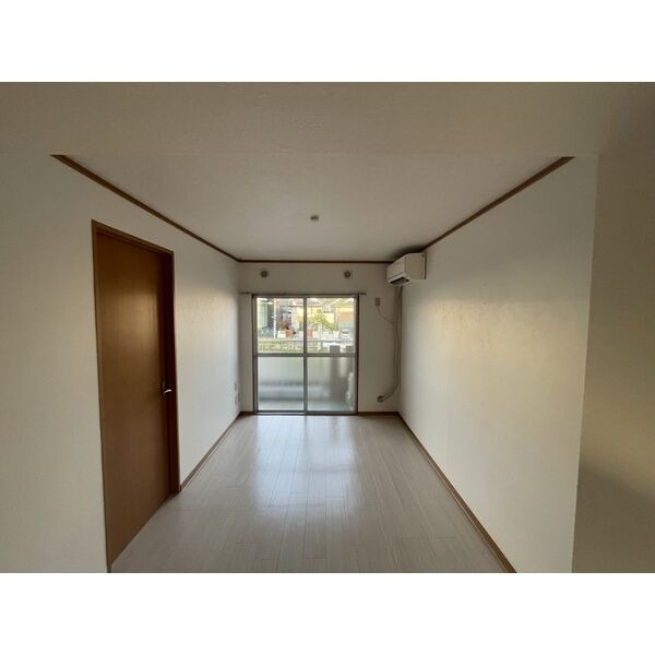 ピザール南公園の居間・リビング