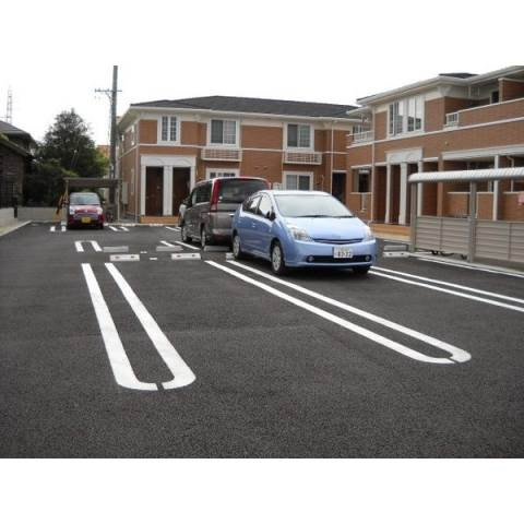 ノーブルＢの駐車場