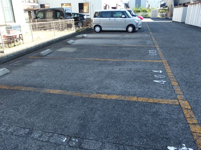 杉山コーポＣの駐車場