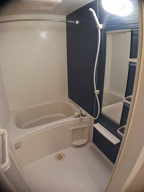 ハピネス優の浴室