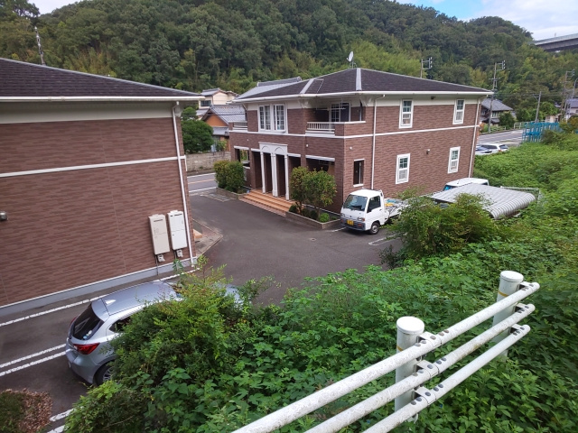 パレストⅡ番館の駐車場