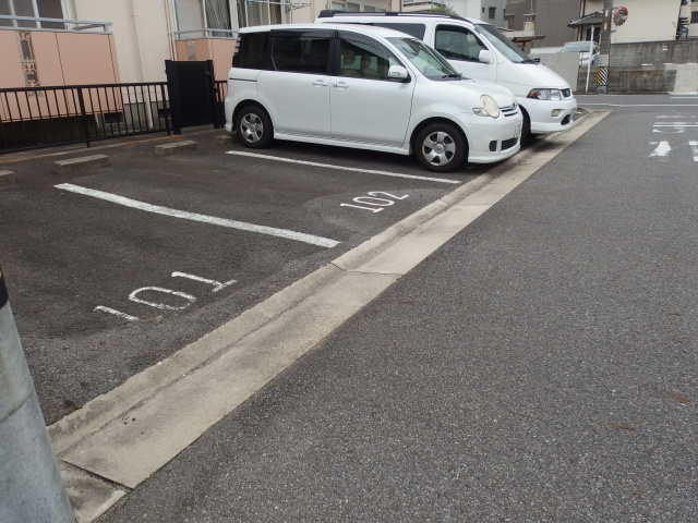 ベルメゾン鈴木の駐車場