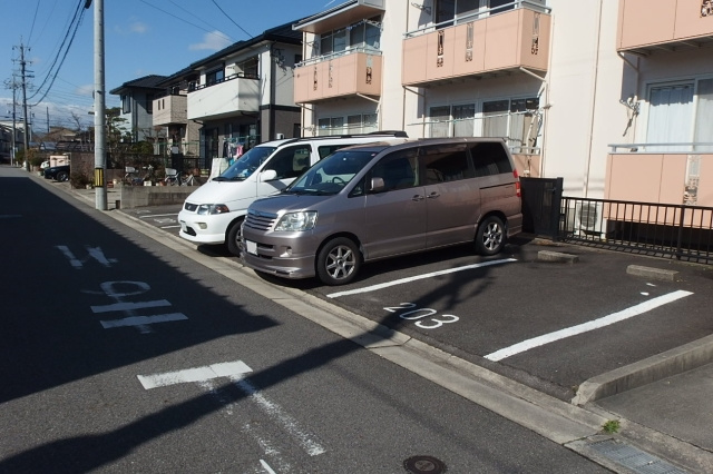 ベルメゾン鈴木の駐車場