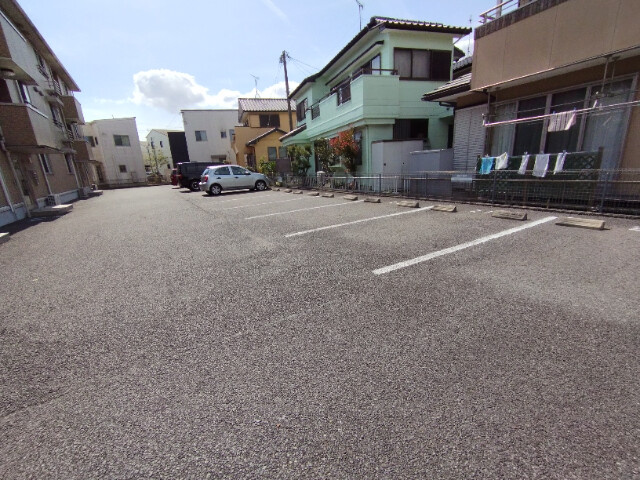 ジラソーレ（赤渋）の駐車場