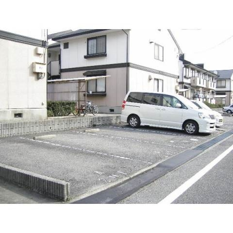 サンハイツセジュールAの駐車場
