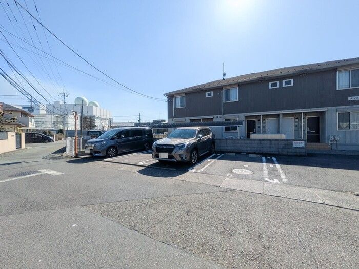 アヴェニールの駐車場