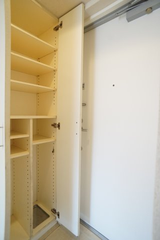 エスティメゾン南行徳の玄関