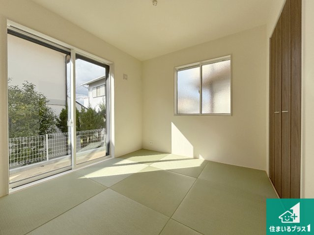 9(土)10(日)現地説明会　生駒市真弓の和室|一室あると便利な和室は客間としてだけでなく、小さなお子様のプレイルームや食後のくつろぎスペースとしてもご利用いただけます。収納もついていますので大活躍間違いなし！