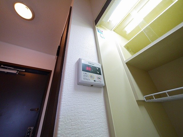 シティパレス西大寺北町Ｐ１の設備|給湯リモコンです