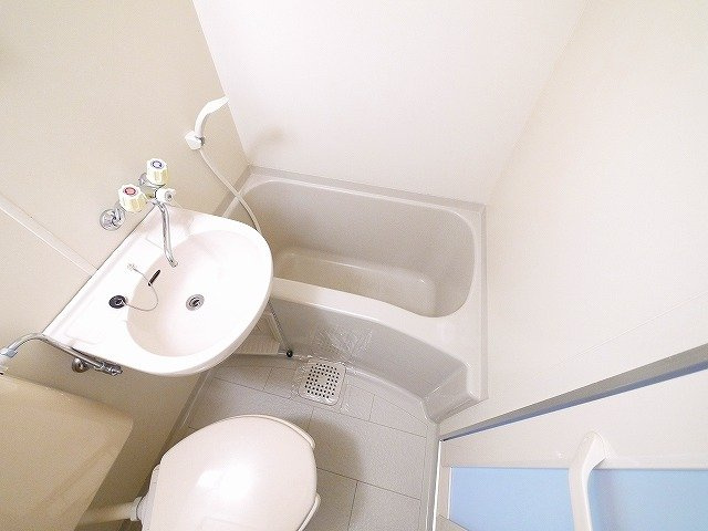 シティパレス西大寺北町Ｐ１の浴室|落ち着いた空間のお風呂です