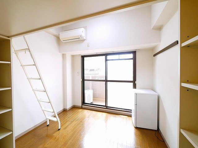 シティパレス西大寺北町Ｐ１の居間・リビング|ゆったり過ごせる居間です