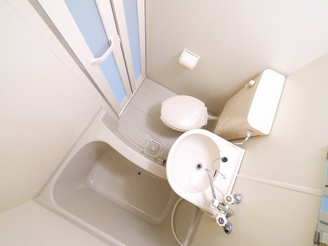 シティパレス西大寺北町Ｐ１の浴室|コンパクトで使いやすいお風呂です