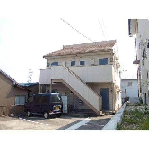 マーブル山本の駐車場