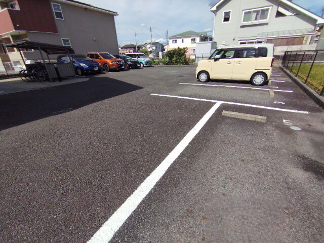 セジュール犬塚の駐車場