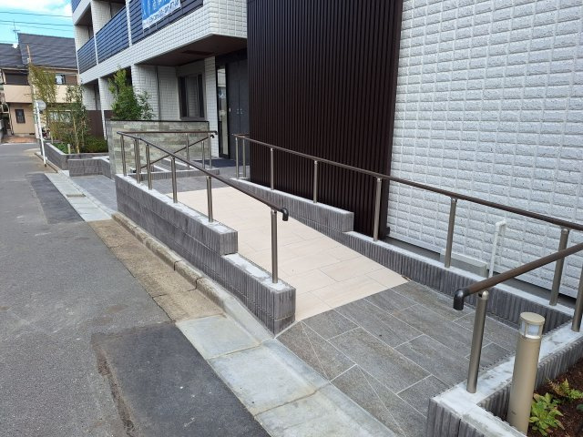 （シニア限定）オカバ練馬平和台ヘーベルVillageのその他共用部分|スロープもあってカートもらくらく