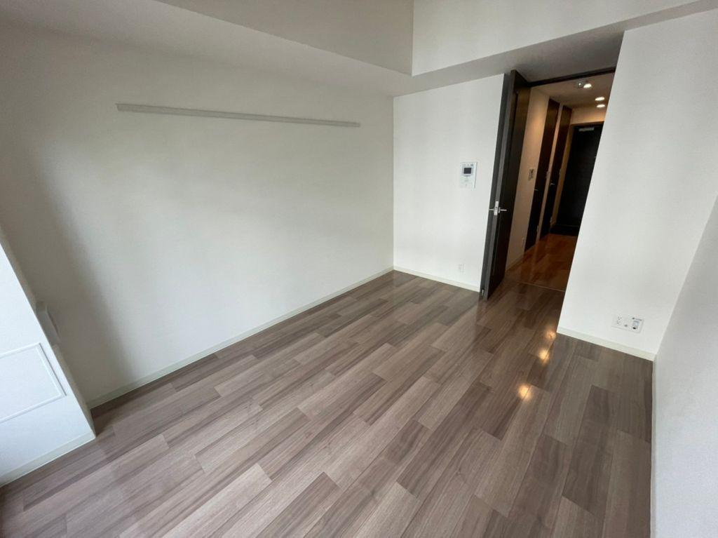 プレサンス金山デュアル　名古屋市賃貸　仲介手数料無料の居間・リビング|玄関