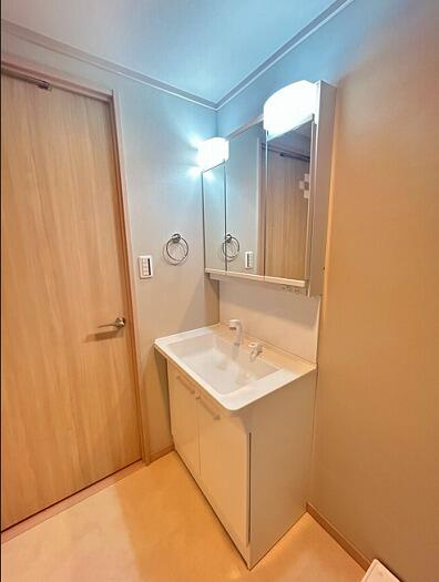 ニューコーポ港楽Ａ棟の独立洗面台