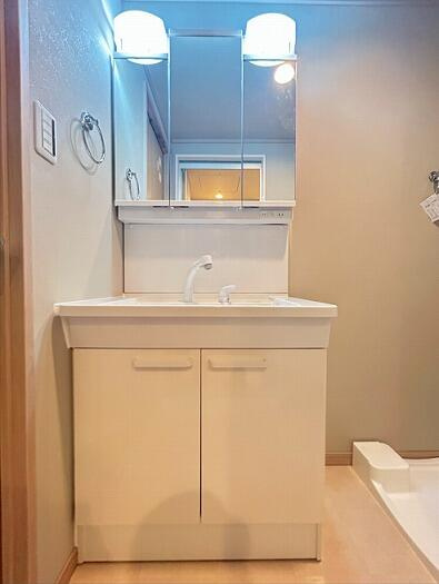 ニューコーポ港楽Ａ棟の独立洗面台