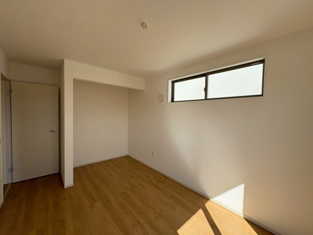 京都市伏見区醍醐古道町２号地の洋室