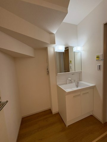 京都市伏見区醍醐古道町２号地の独立洗面台