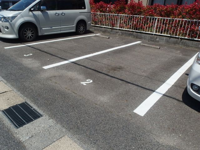 ハートホーム５１２の駐車場