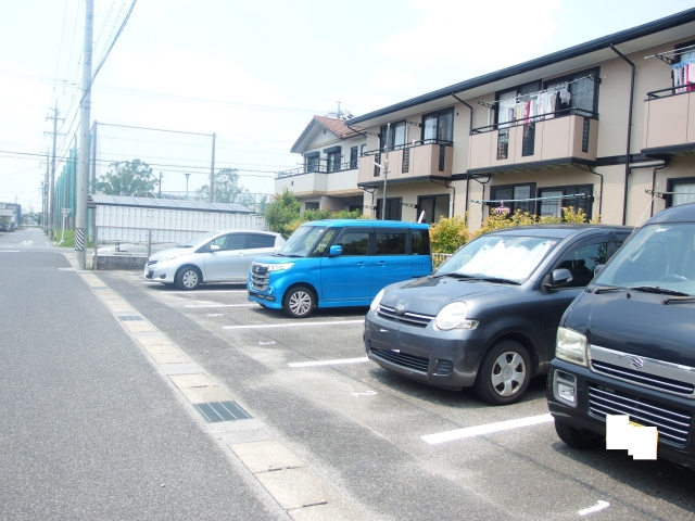 ハートホーム５１２の駐車場