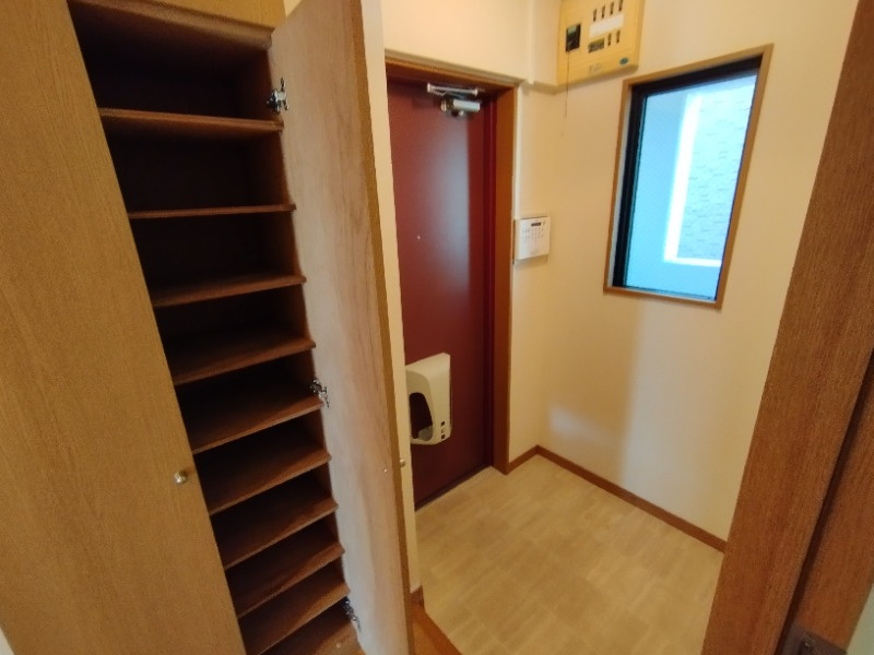 ドミールＴＦの玄関