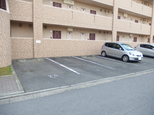 ラ・ペジブルの駐車場