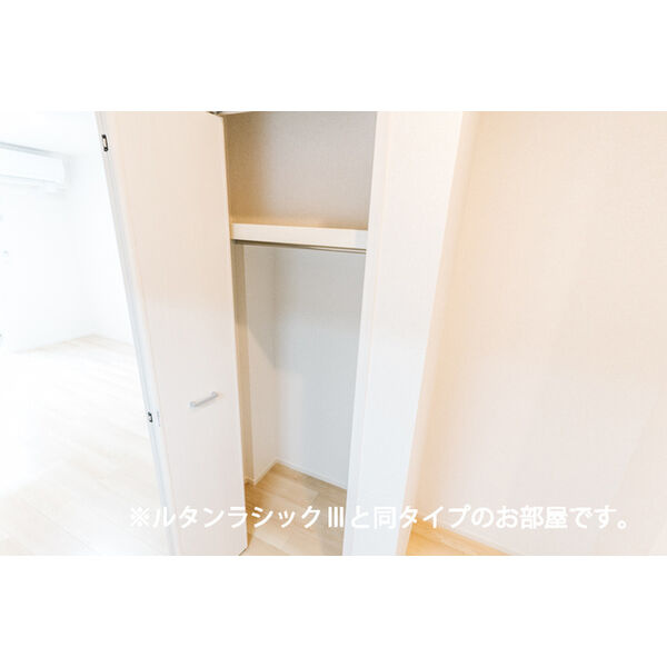 ヒカルサ岡崎日名西町の収納