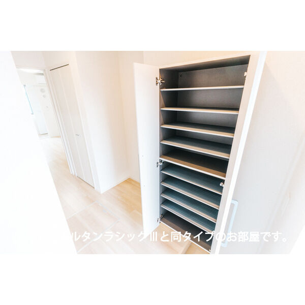 ヒカルサ岡崎日名西町の収納