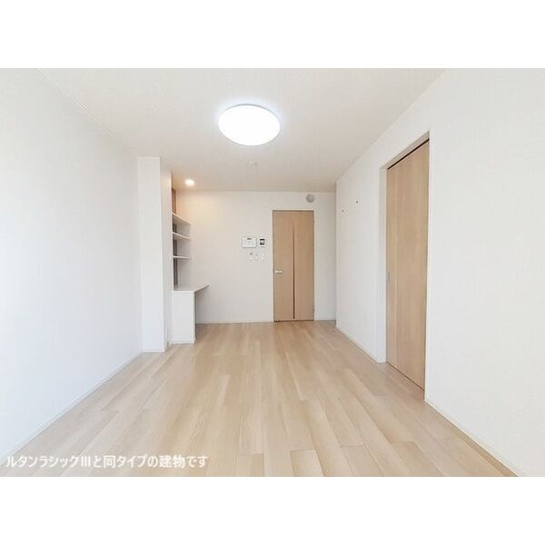 ヒカルサ岡崎日名西町の居間・リビング