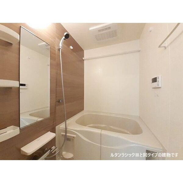 ヒカルサ岡崎日名西町の浴室