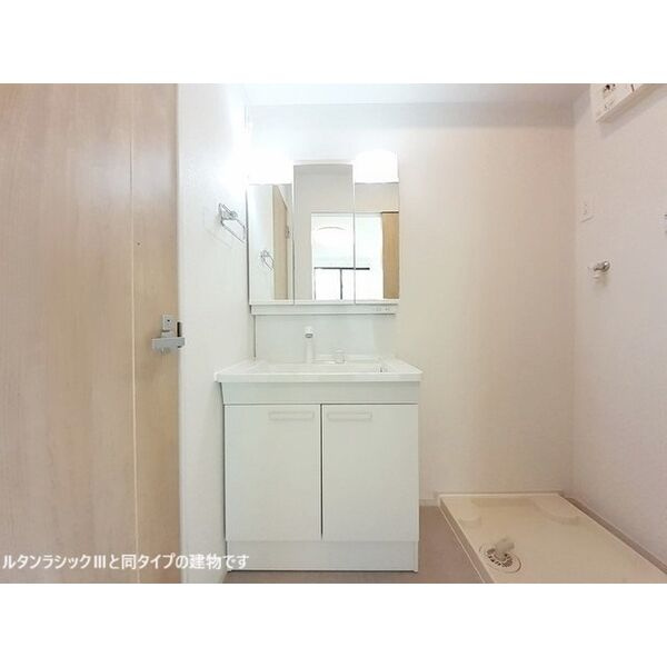 ヒカルサ岡崎日名西町の洗面所