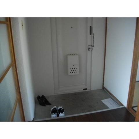 コーポまやだの玄関