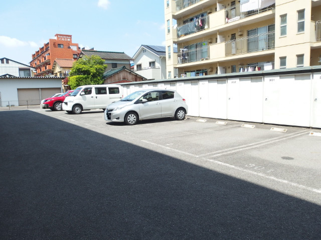 コーポまやだの駐車場