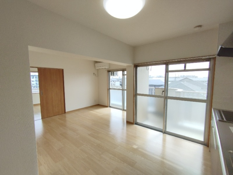 シャトー南の居間・リビング