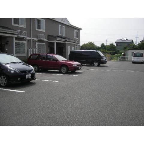 ヒューマン下河原の駐車場
