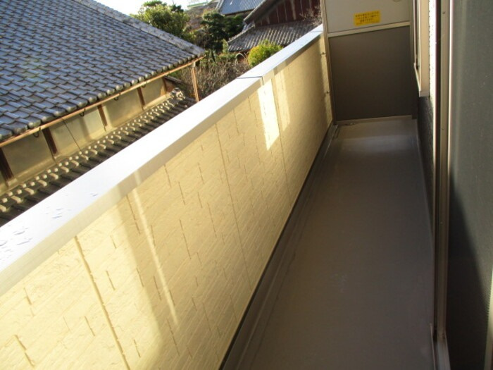 ハイツ岡崎柱　南棟のバルコニー