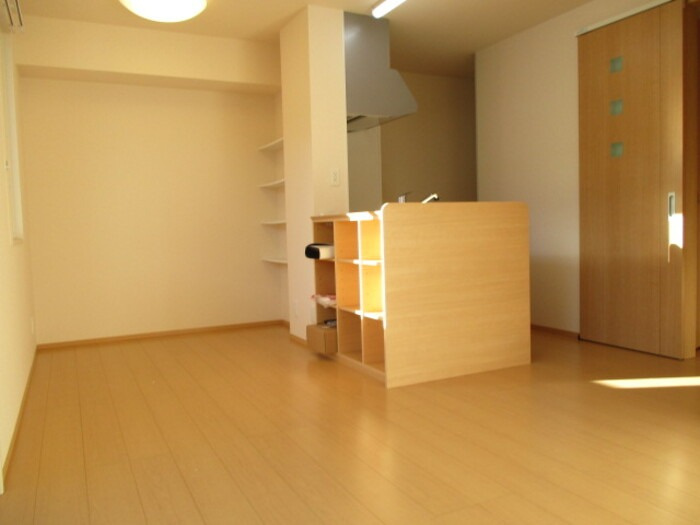 ハイツ岡崎柱　南棟の居間・リビング