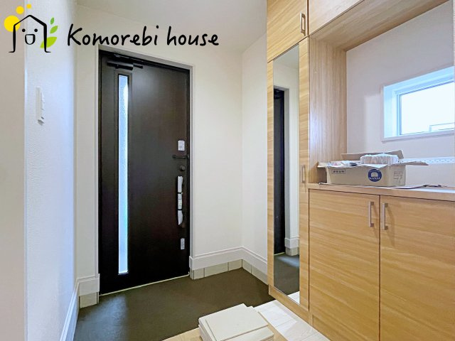 桶川市坂田　10期　新築一戸建て　ブルーミングガーデン　01の玄関|10/31　撮影